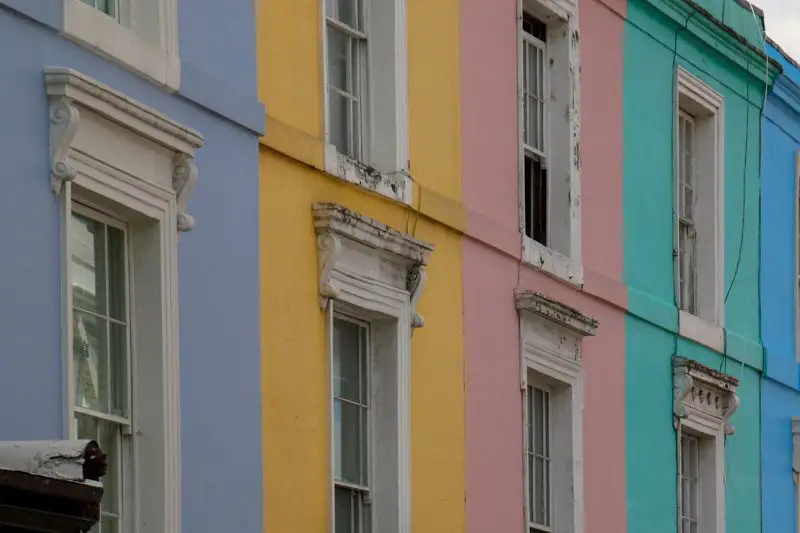 Mercado de Portobello Road - casas coloridas de Notting Hill