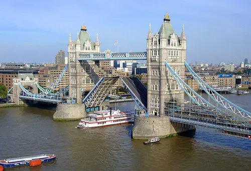 Tower Bridge em Londres