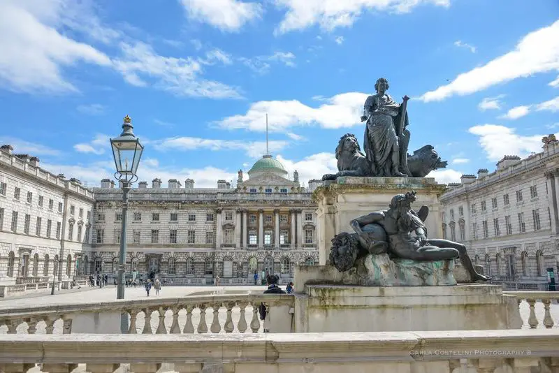 Somerset House no verão - pátio na primavera