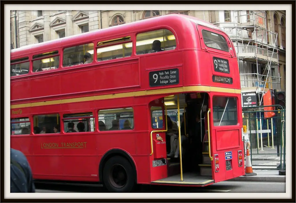 Ônibus Double-decker - Routemaster trás