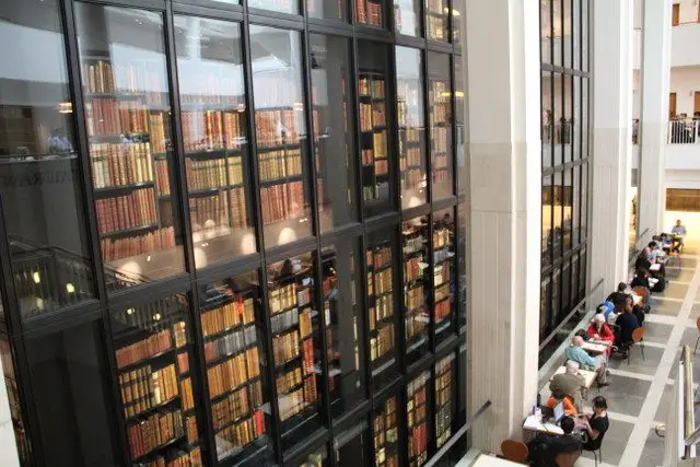 Os tesouros da Biblioteca Britânica - estantes 