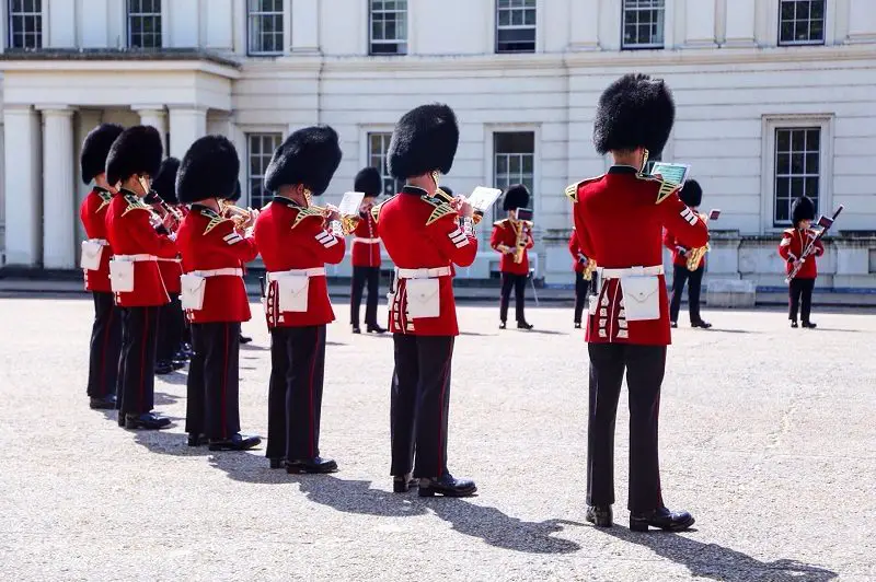 Troca da guarda em Londres - Wellington Barracks