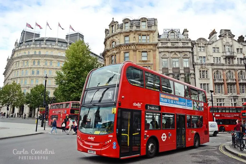Rotas de ônibus em Londres -  onibus double decker vermelho