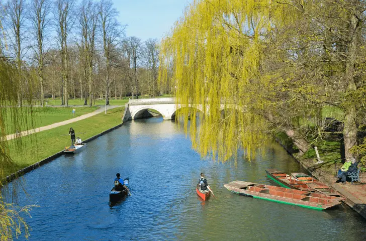 Como ir de Londres a Cambridge - rio Cam