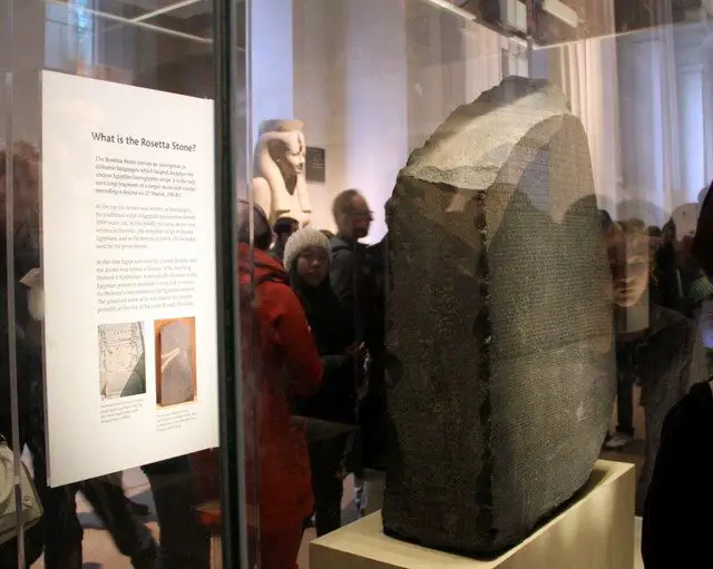 O que ver no museu britânico - pedra de Rosetta