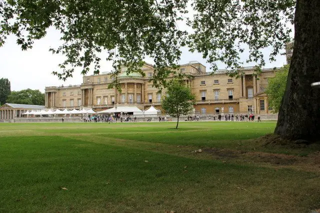Visita ao Palácio de Buckingham em março - jardins