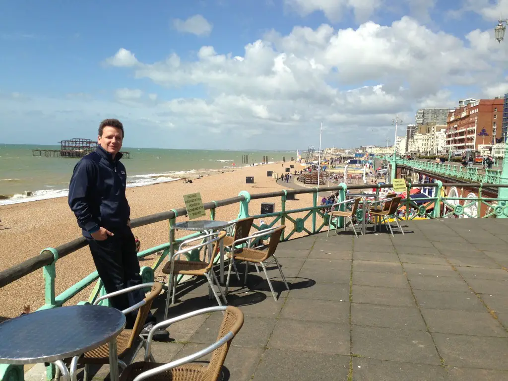 Brighton: uma praia bem inglesa - promenade