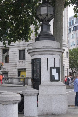 O que ver na Trafalgar Square - estação de polícia