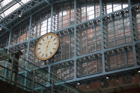 De Londres para a Europa de trem - St. Pancras Station relógio