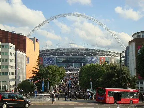 Assistir a um jogo em Wembley - exterior