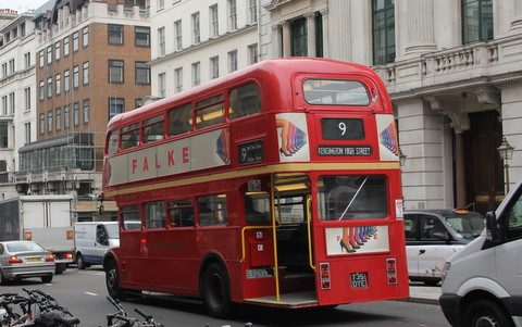 A rota de ônibus 9