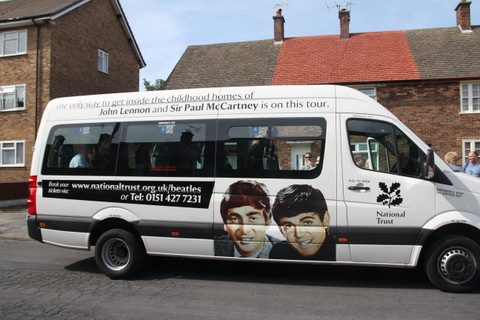 Visita às casas de John Lennon e Paul McCartney - van
