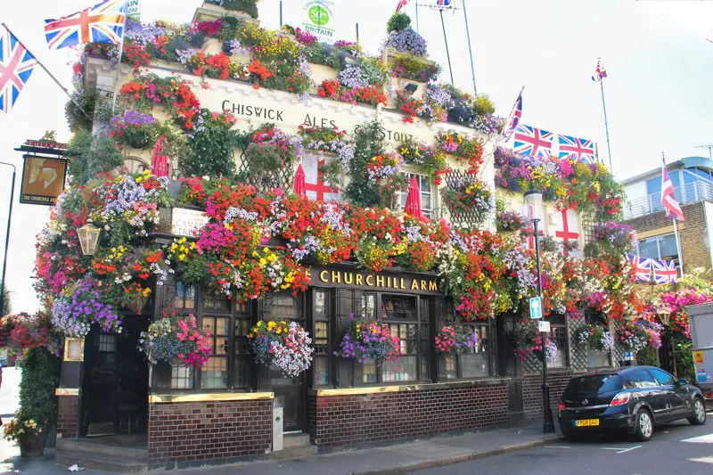 The Churchill Arms: um pub bem extravagante - fachada 2