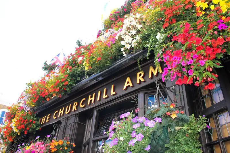 The Churchill Arms: um pub bem extravagante - nome
