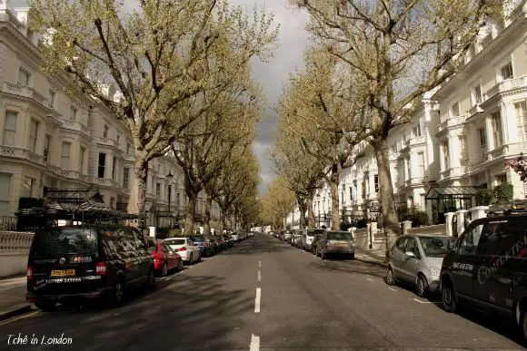 Holland Park em Londres - ruas do bairro