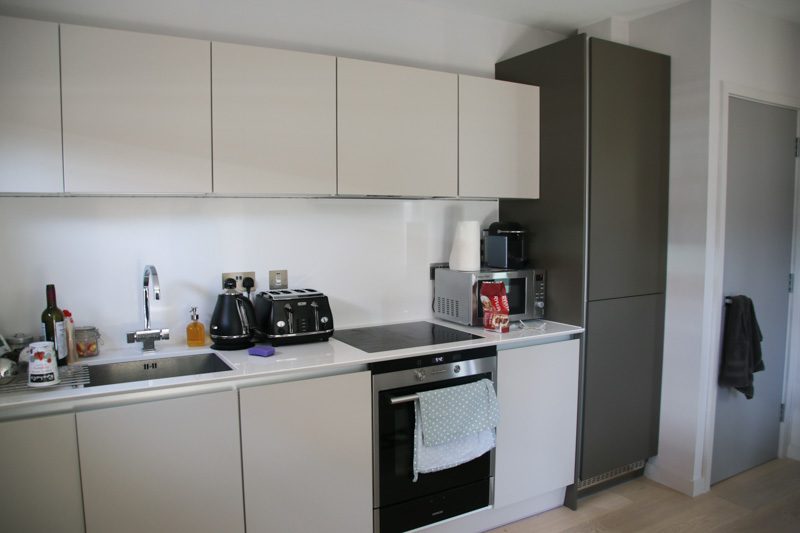 Excelente apartamento de um quarto para alugar - cozinha