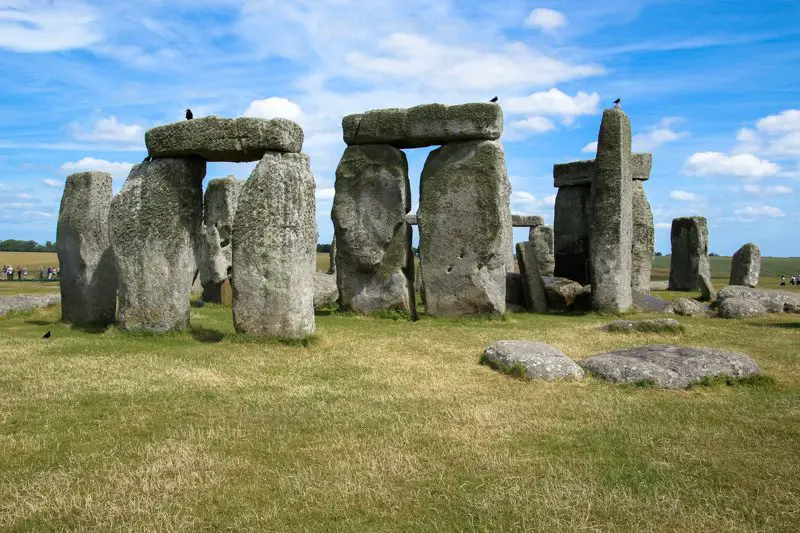 Solstício de verão em Stonehenge - círculo de pedras