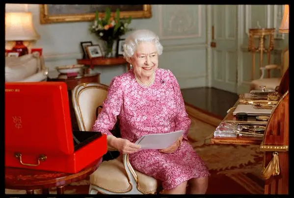 O reinado mais longo da história - foto oficial Rainha Elizabeth II 