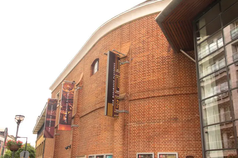 Globe Theatre - o teatro de Shakespeare - entrada lateral
