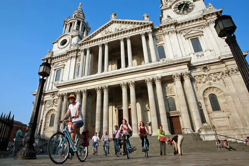 Tour de bicicleta em português - St. Paul's Cathedral