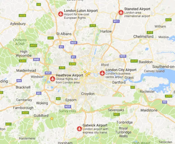 Mapa com os 5 aeroportos que servem a Londres