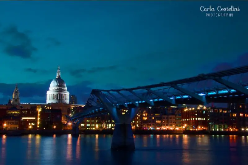 Catedral de São Paulo em Londres à noite