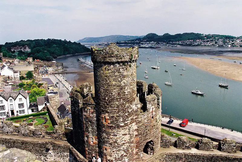 Conwy e Llandudno no País de Gales - Torres do Castelo de Conwy