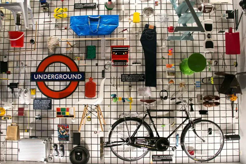 O Museu do Design em Kensington - mural de objetos