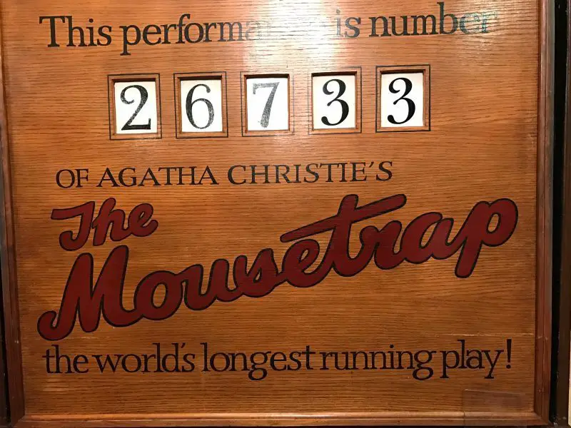 The Mousetrap - peça em cartaz há 65 anos - apresentação número 26733