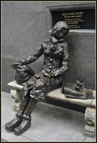 Eleanor Rigby em Liverpool - estátua de Eleanor Rigby
