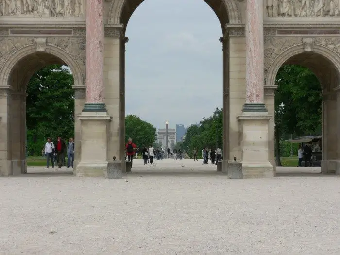 Roteiro 1 dia em Paris - O eixo monumental: o Arco do Carroussel do Louvre, o obelisco da Place de la Concorde e o arco do Triunfo. 