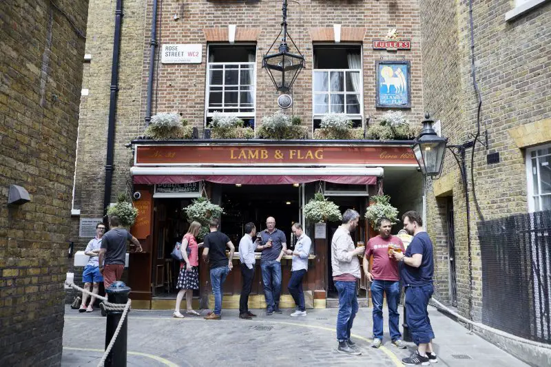 Os pubs mais antigos de Londres - Lamb and Flag
