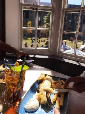 Restaurantes em Exeter - Fish and Chips no Tea on the Green