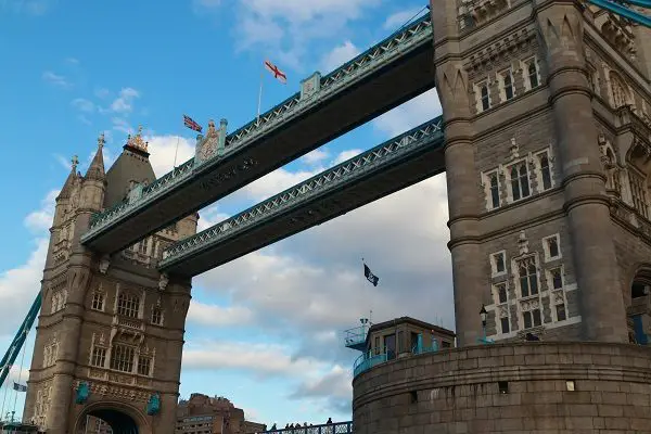 Thames Rockets - Tower Bridge