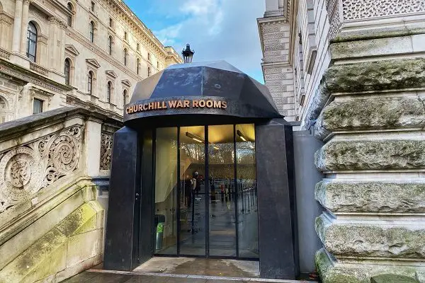 Entrada do Churchill War Rooms - salas do gabinete de guerra de Churchill