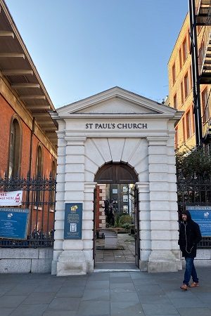 Entrada lateral da St Pauls Church em Covent Garden