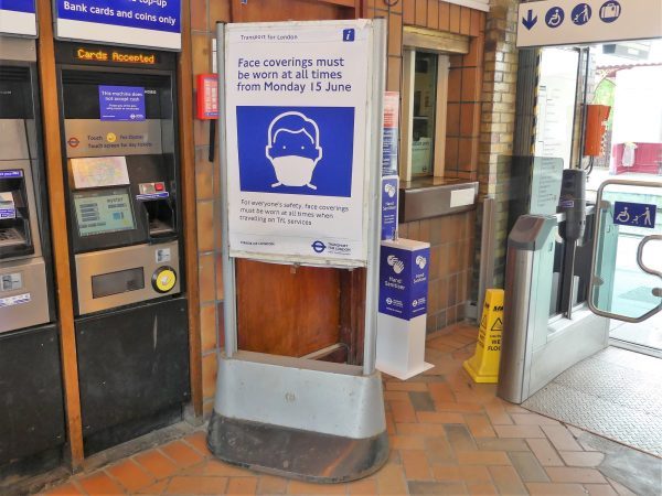 Uso obrigatório de máscara facial no metrô de Londres