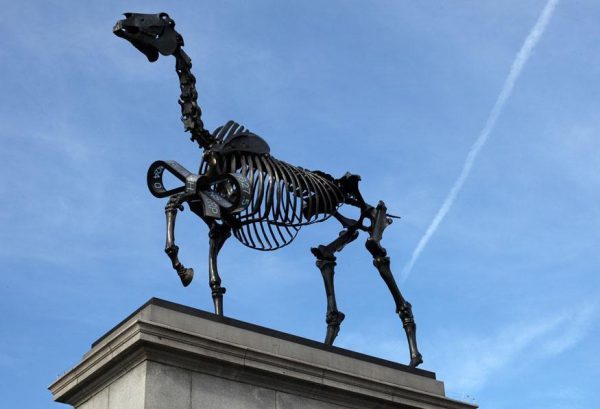 Estátua Gift Horse na Trafalgar Square
