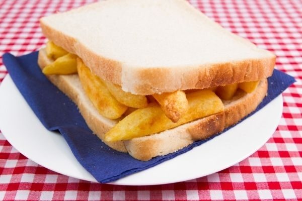 Sanduíches na Inglaterra - chip butty ou sanduíche de batata frita