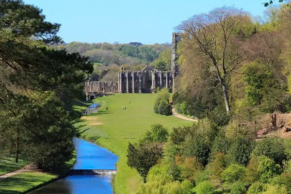 Ruínas de Fountains Abbey e Parque Real de Studley 