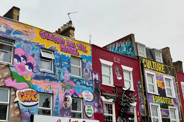 Fachadas das lojas de Camden Town
