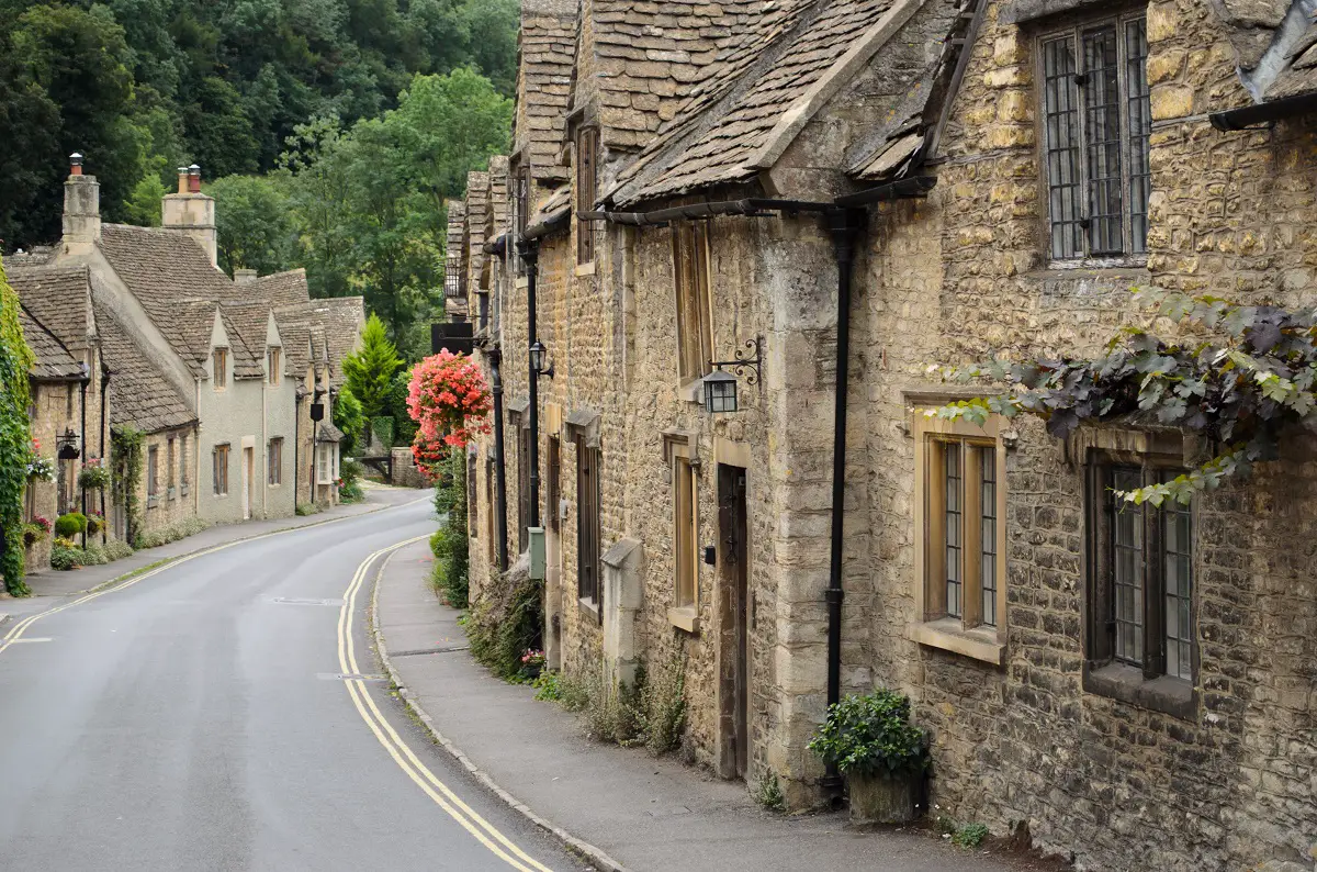 Casas da vila de Castle Combe, na região de Cotswolds, Inglaterra