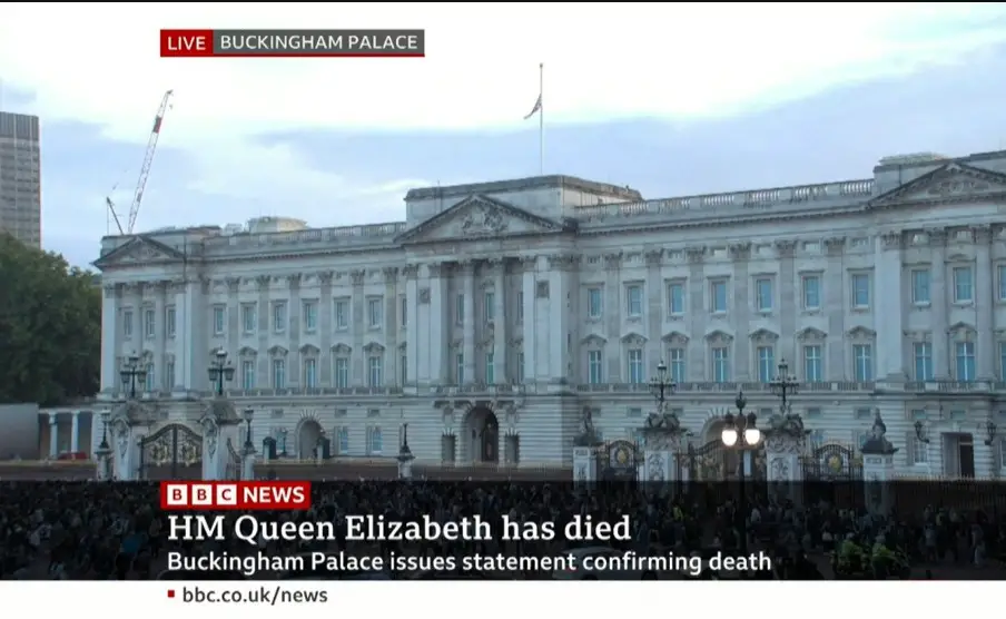 Palácio de Buckingham no anúncio da morte da Rainha Elizabeth II